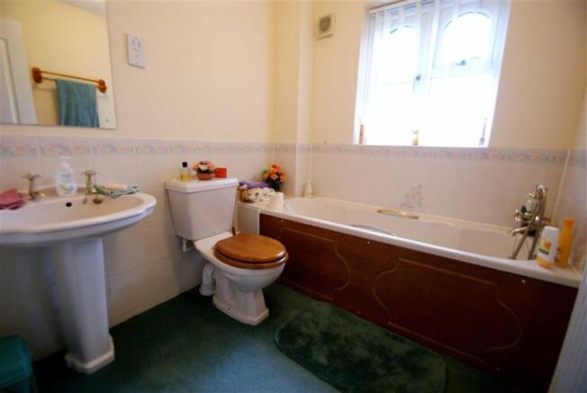 FAMILY BATHROOM