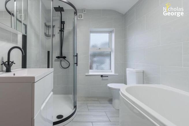 Rose Road 44 bath 1.jpg