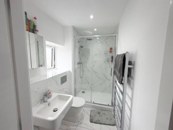 4 bed Detached for sale Image 10