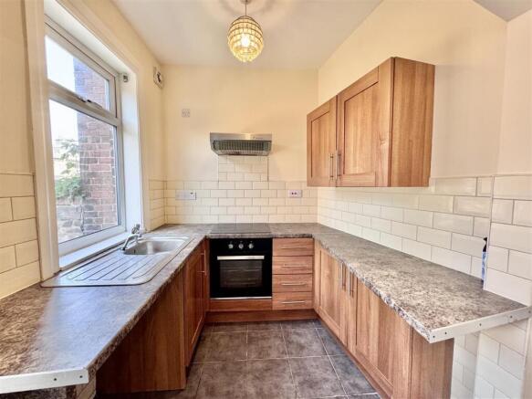 2 bed Terraced to rent Image 9