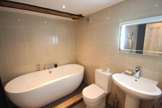 2 bed Apartment to rent Image 11