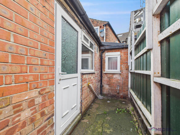 2 bed Flat to rent Image 11