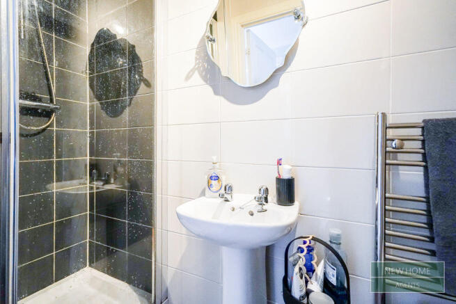 4 bed Terraced for sale Image 8