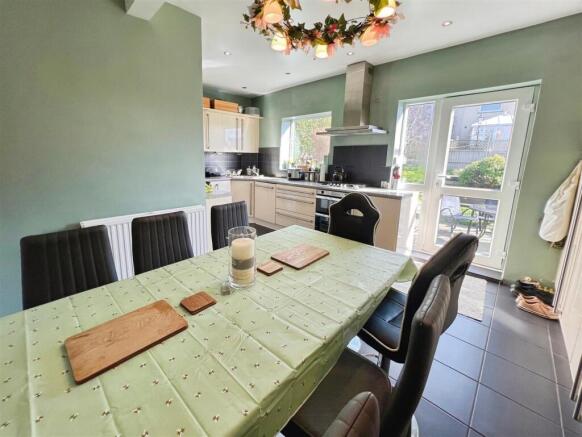 4 bed Detached Bungalow for sale Image 9