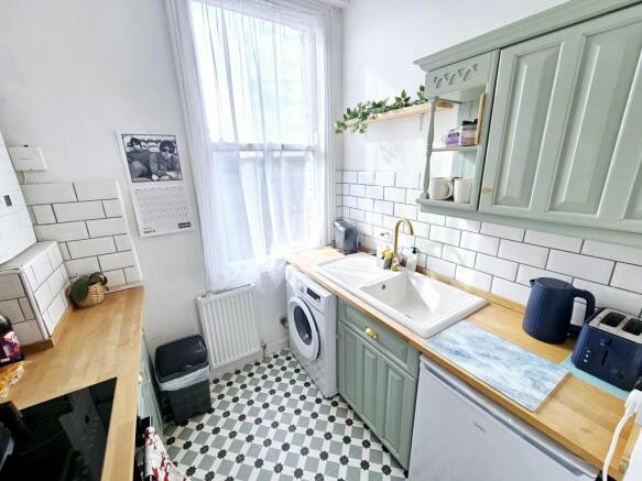 1 bed Flat for sale Image 6