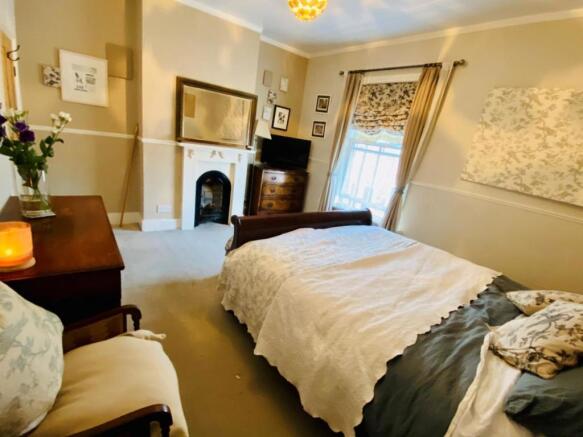 Bed1.jpg