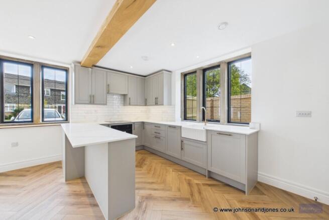 The Croft, High Tree Close, Addlestone, Surrey photo 4