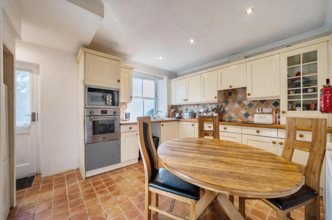 1374785-18-690f56...