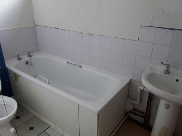143 BATH.jpg