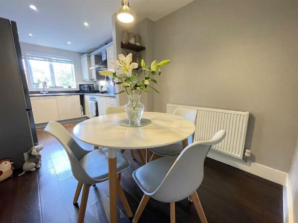 OPEN PLAN BREAKFAST/DINING KITCHEN