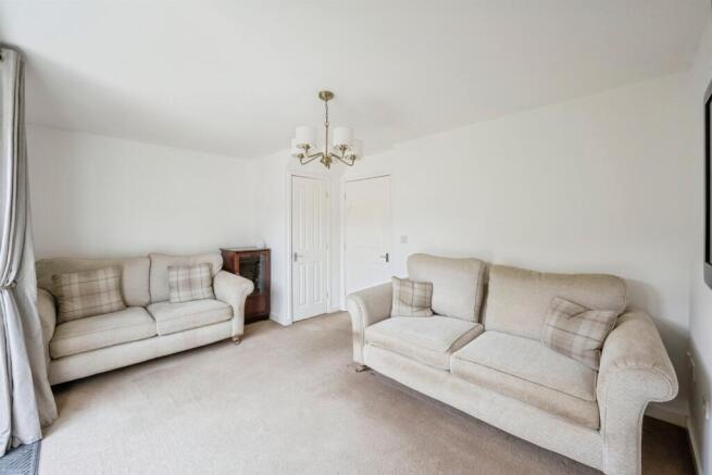3 bed Town House for sale Image 6