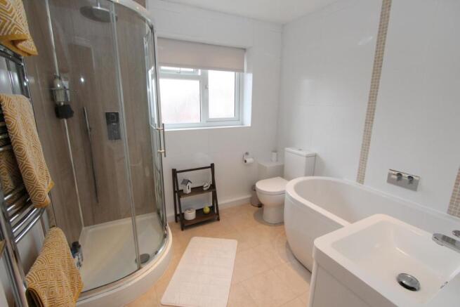 BATHROOM1.JPG