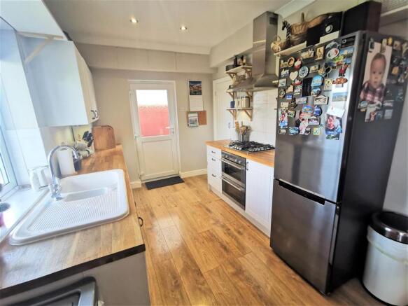 KITCHEN/DINING ROOM