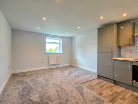 2 bed Apartment to rent Image 11