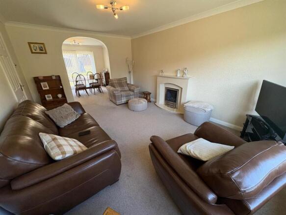 4 bed Detached for sale Image 6