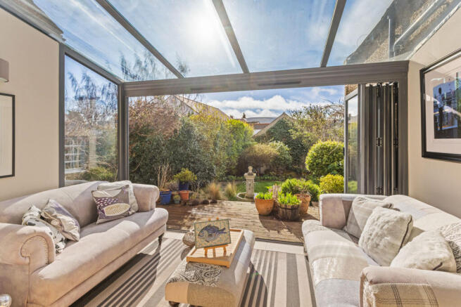 Conservatory of 63 Spylaw Bank Road