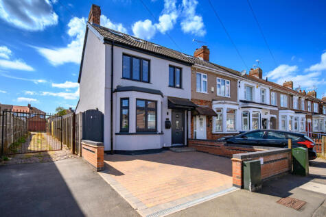 Hartland Avenue, Coventry, CV2 - Stunning Throughout
