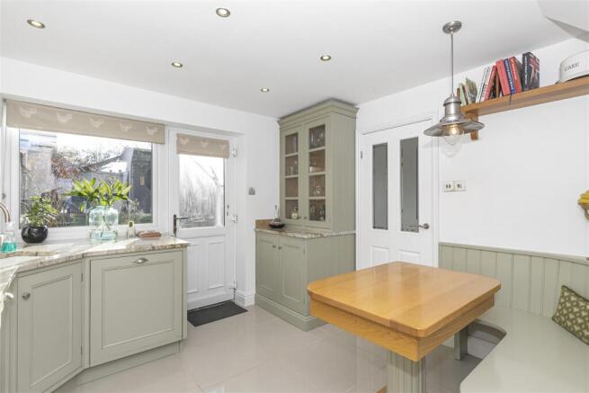 Kitchen 3.jpg
