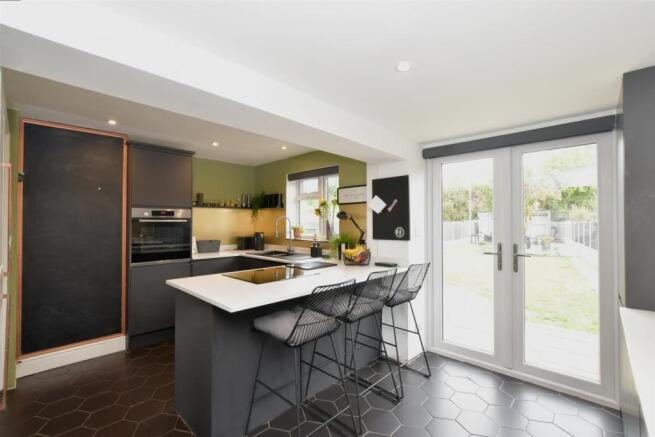 Kitchen/ Breakfast Room