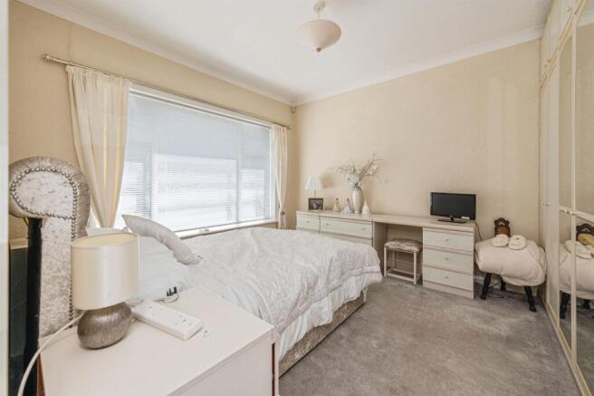 2 bed Semi-Detached Bungalow for sale Image 6