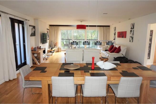 Lounge/Dining Room