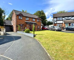19, Kestrel Way, Plymouth PL6 7SY