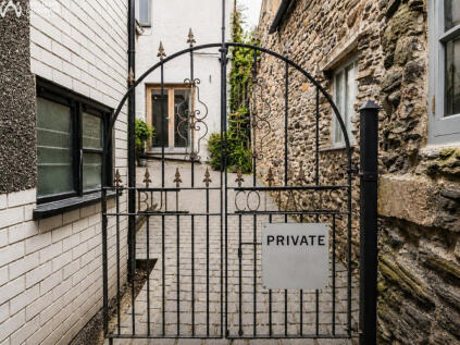 High Street, Conwy, LL32