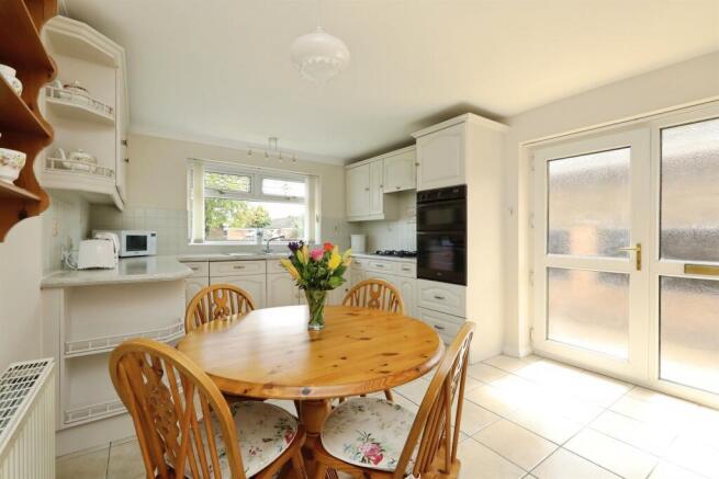 3 bed Detached Bungalow for sale Image 7