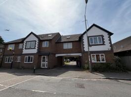 8, St Andrews Court, High Street, Colnbrook, Slough SL3 0HU