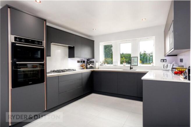 4 bed Detached for sale Image 4