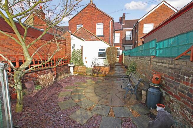 ENCLOSED REAR YARD / GARDEN