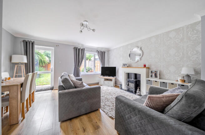 1384602-10-692844...