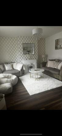 3 bed Semi-Detached to rent Image 9