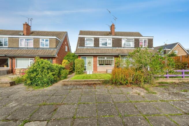 3-bed semi-detached on Kingsmuir Road, Mickleover, Derby, £260,000