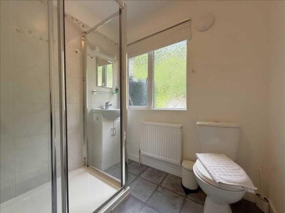 5 bed House for sale Image 11