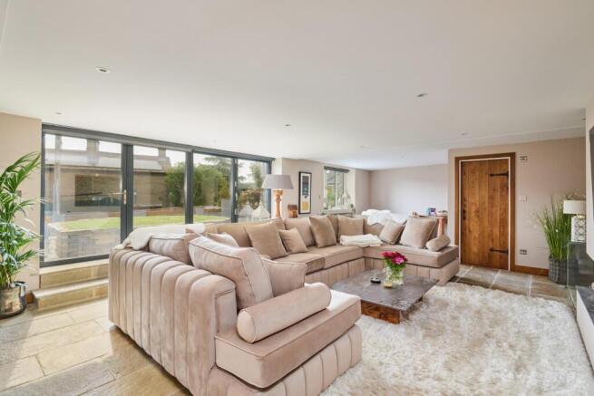4 bed Detached for sale Image 12