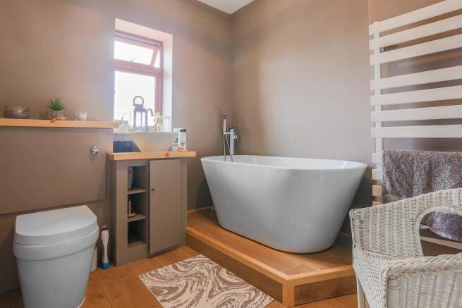 3 bed Semi-Detached for sale Image 6