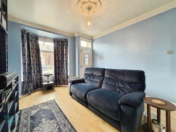 2 bed Semi-Detached for sale Image 4
