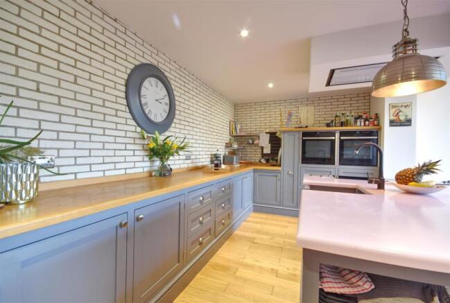 Kitchen / dining room