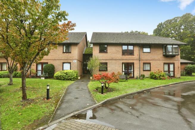 1-bed flat on Old Common Gardens, Locks Heath, Southampton, Hampshire, SO31, £150,000