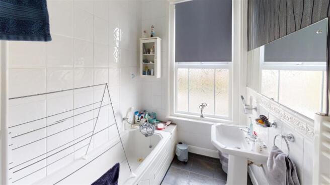 Flat-3-46-Queens-Road-Bathroom.jpg