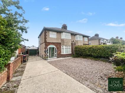 Generous driveway to the front providing ample off-road parking for multiple vehicles.