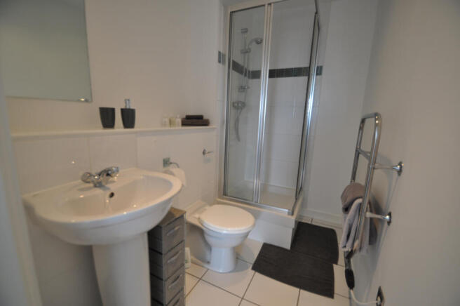 2 bed Apartment to rent Image 5