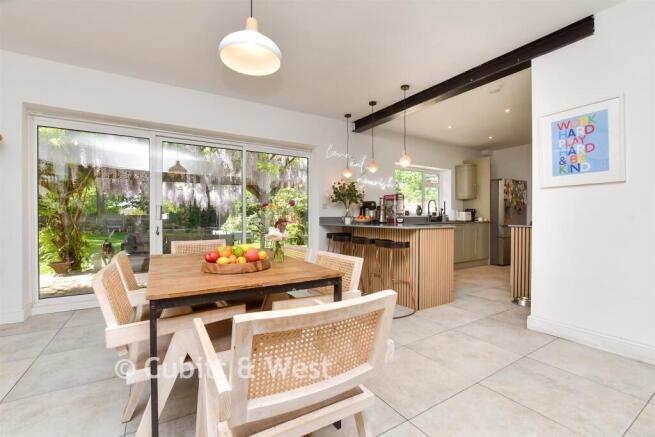 Kitchen/Dining Area