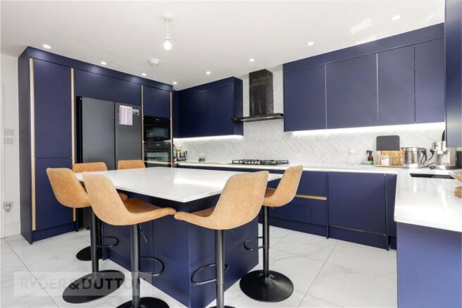 4 bed Semi-Detached for sale Image 8