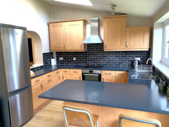 KITCHEN/BREAKFAST ROOM