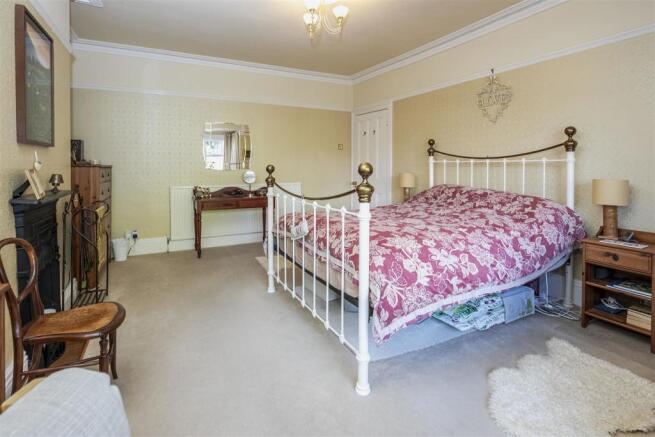 Master bedroom 1.1 STPP7153.jpg