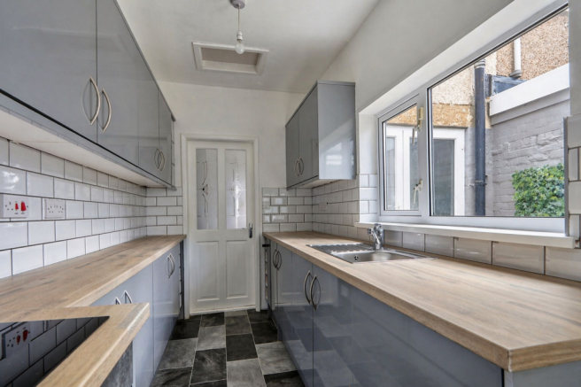 3 bed Terraced for sale Image 6
