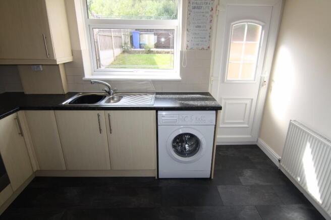 2 bed Terraced to rent Image 4