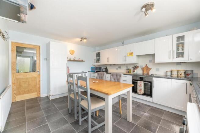 2 bed Terraced for sale Image 8